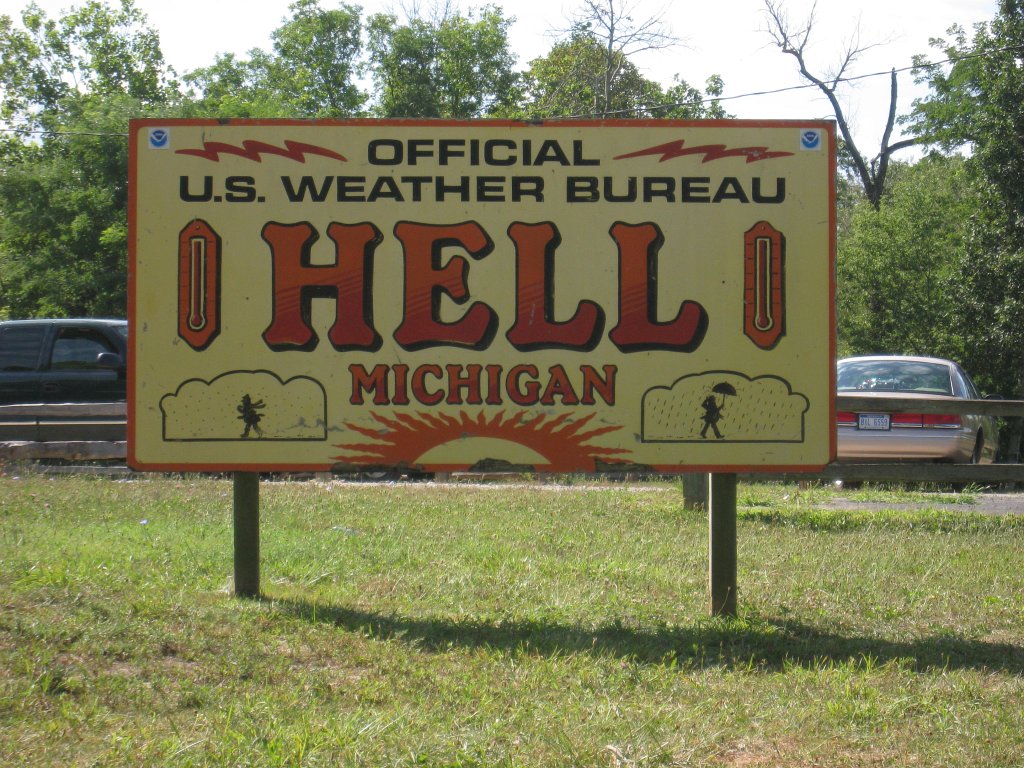 Run Thru Hell 2008 376.jpg - Not sure  where  the weather bureau is, but they had a nice sign.
